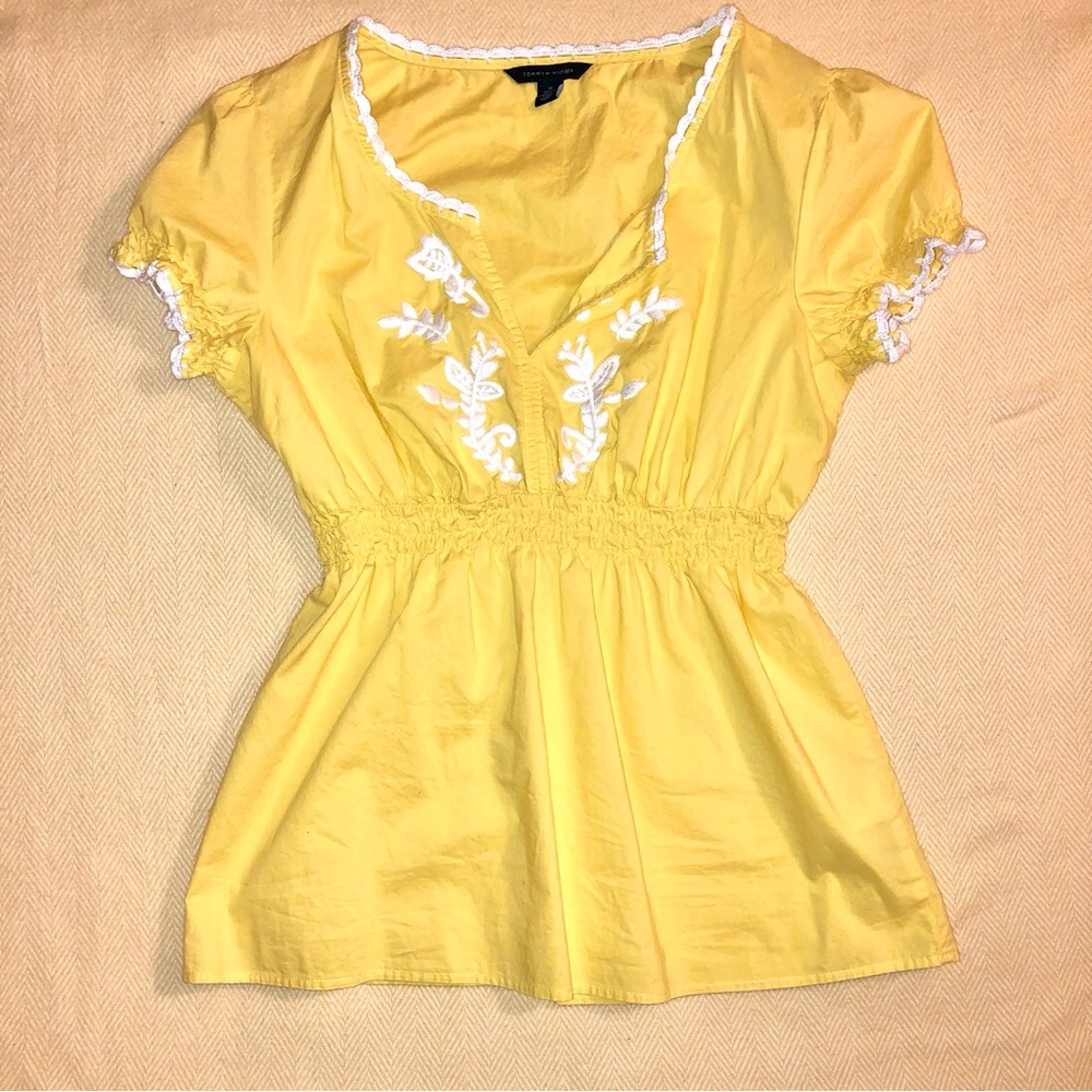 Tommy Hilfiger Yellow Embroidered Blouse Size Medium Pepulm Waist White Trim